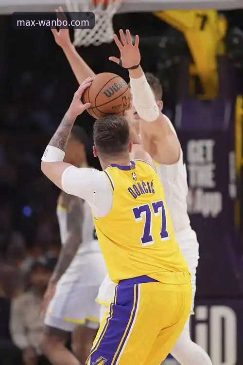 东契奇43分引领湖人进攻狂潮：一场现代篮球的数据盛宴与平台观赛新体验深度分析